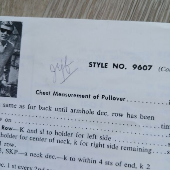 Vintage MCM Bucilla, Bear, Fleisher Men's Classics Sweater Knitting Gauge Guide - Picture 9 of 10